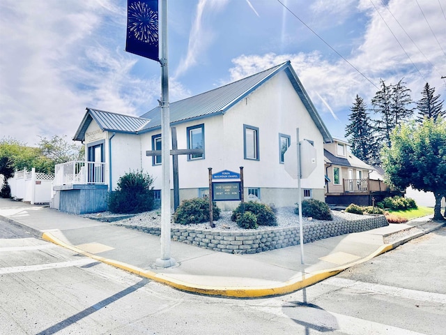 view of front of house featuring metal roof and stucco siding