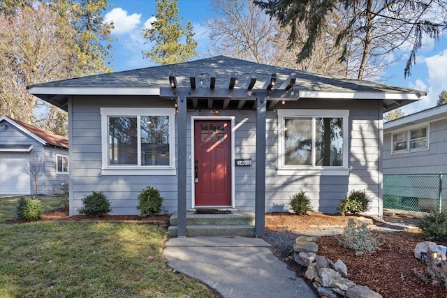 view of front of house featuring a front lawn