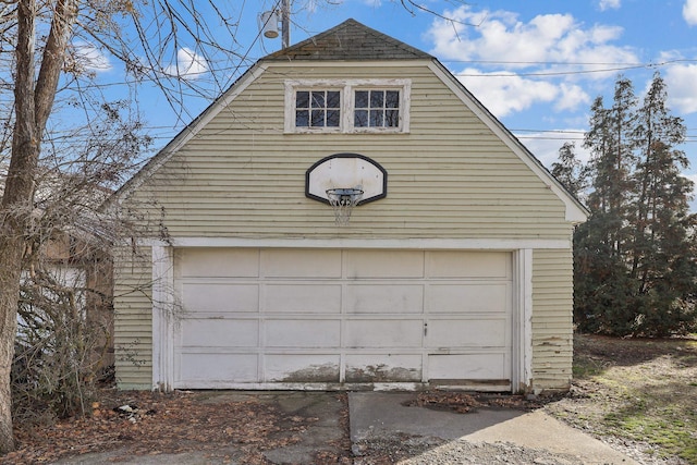 view of detached garage