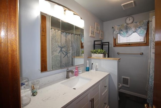 full bath with curtained shower, visible vents, vanity, and toilet