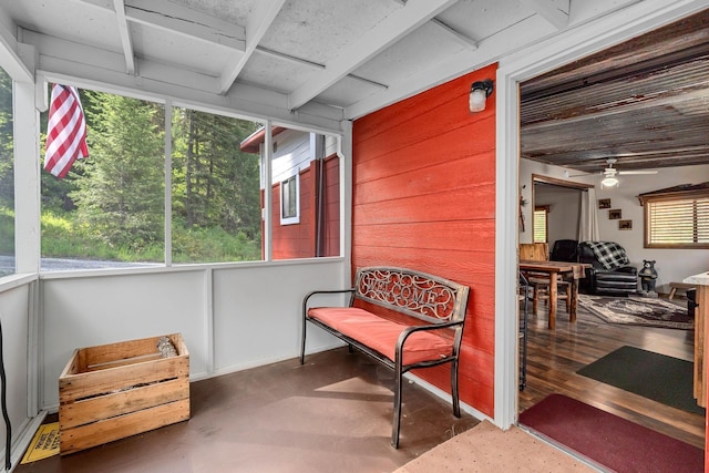 sunroom / solarium featuring a ceiling fan