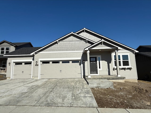 view of front facade featuring a garage and driveway