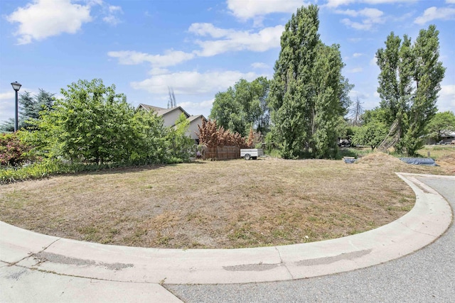 Listing photo 2 for 9021 E Princeton Ln, Spokane WA 99212