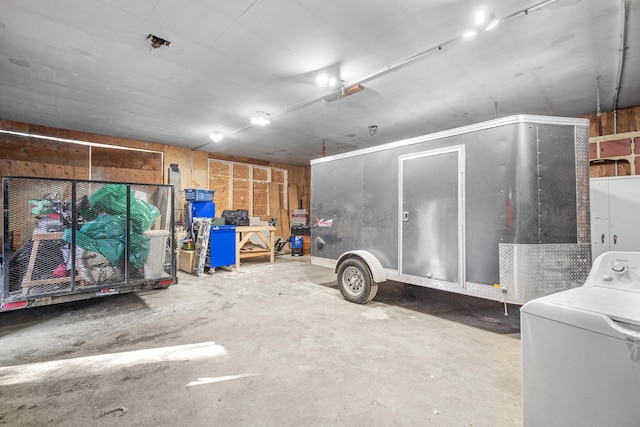 garage with washer / clothes dryer