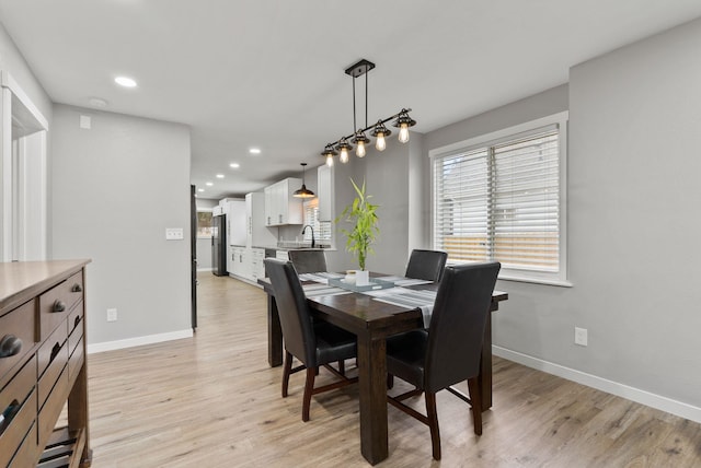 dining area featuring recessed lighting, light wood-type flooring, and baseboards