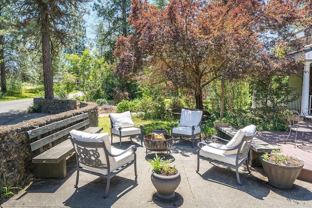 view of patio / terrace with an outdoor hangout area