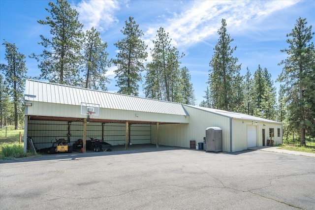 view of outdoor structure featuring a carport