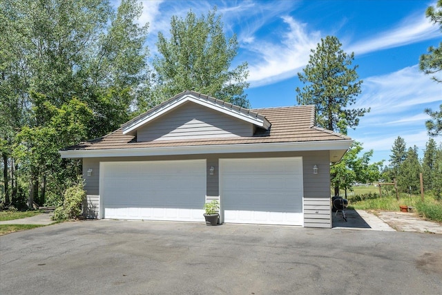 view of detached garage