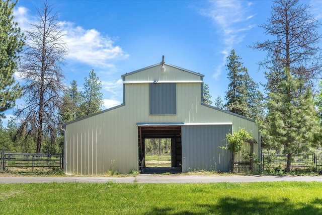 view of pole building featuring fence