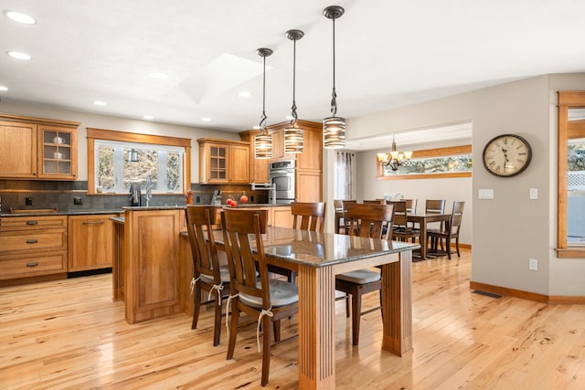 dining room featuring light wood-type flooring, visible vents, baseboards, and recessed lighting