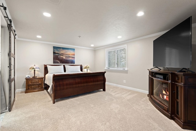 bedroom with a barn door, recessed lighting, light colored carpet, baseboards, and ornamental molding