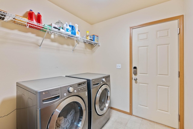 laundry room featuring laundry area, baseboards, and washer and clothes dryer