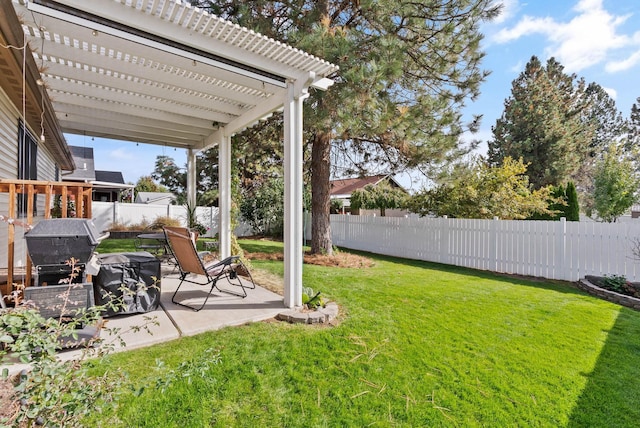 view of yard featuring a patio area, a fenced backyard, and a pergola