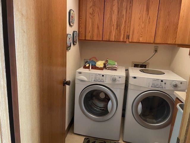 5301 N Argonne Ln # 4, Spokane, WA 99212 - laundry room with washing machine and clothes dryer and cabinet space