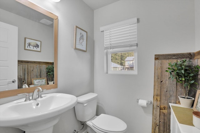 bathroom featuring a sink and toilet