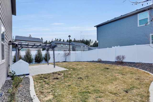 view of yard featuring a patio area, a fenced backyard, and a pergola