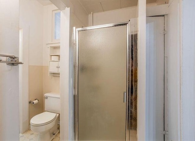 603 N Main St, Colville, WA 99114 - bathroom featuring a shower stall and toilet