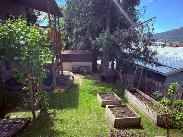 603 N Main St, Colville, WA 99114 - view of yard featuring a garden