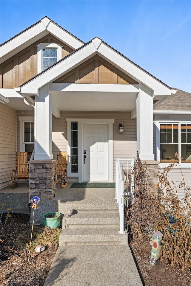 entrance to property featuring covered porch