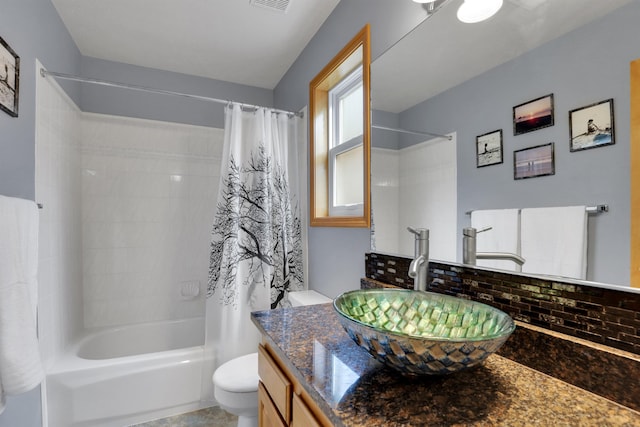 full bath with shower / tub combo with curtain, tasteful backsplash, visible vents, toilet, and vanity