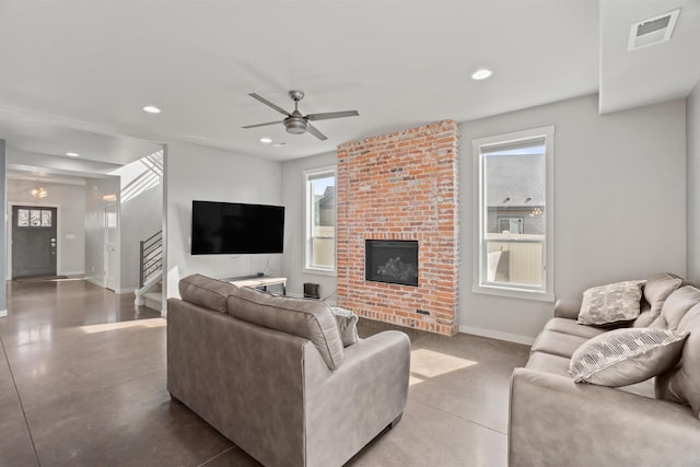 living area featuring baseboards, concrete floors, visible vents, and recessed lighting