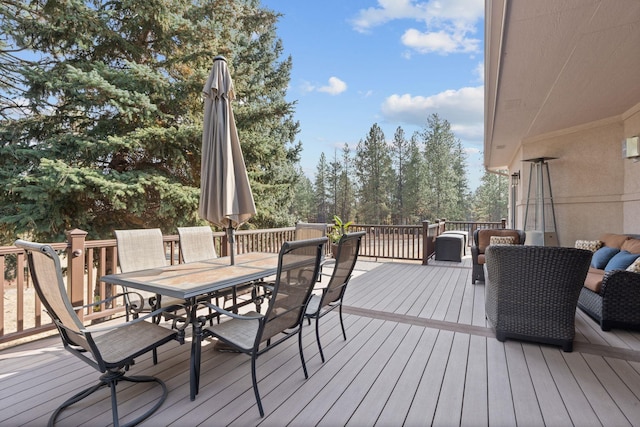 deck with outdoor dining space