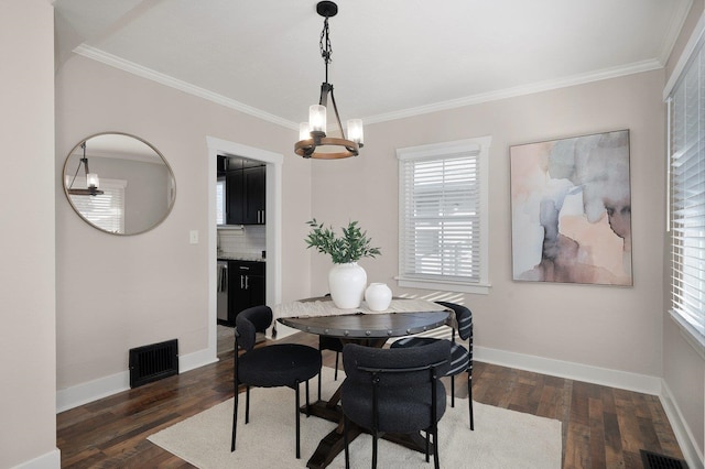 dining room featuring dark wood-style floors, visible vents, and baseboards