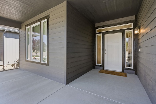 property entrance with covered porch