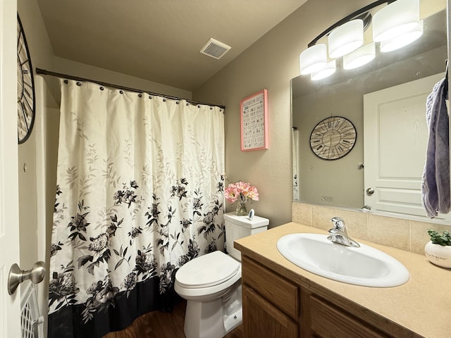 full bathroom with toilet, curtained shower, visible vents, and vanity