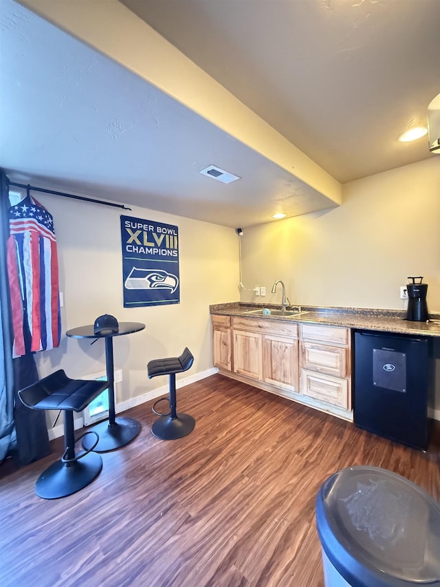 bar with baseboards, visible vents, dishwasher, dark wood-style flooring, and a sink