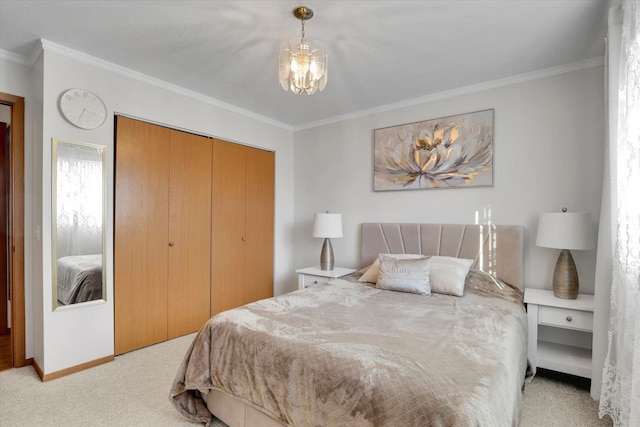 bedroom with crown molding, a notable chandelier, a closet, light carpet, and baseboards