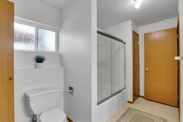 full bathroom with enclosed tub / shower combo and toilet