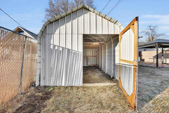 view of outdoor structure featuring an outbuilding