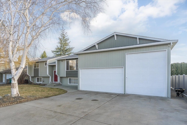 view of front of house featuring entry steps and a front yard