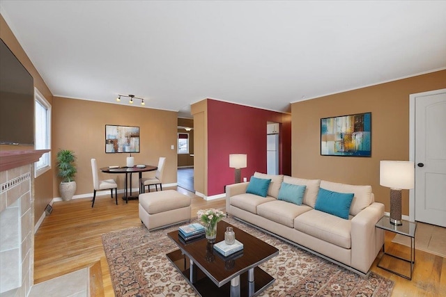 living room featuring light wood-type flooring and baseboards