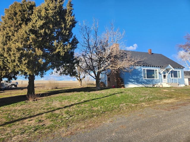 view of side of property featuring a yard