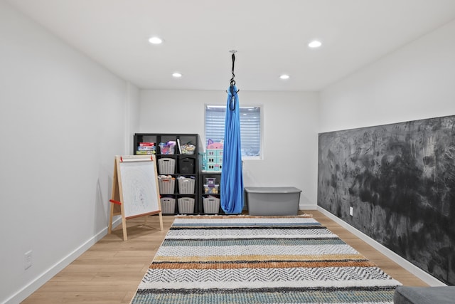 interior space featuring light wood-style flooring, baseboards, and recessed lighting