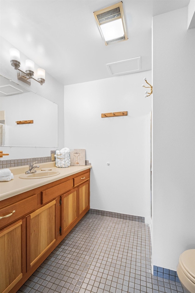 full bath featuring toilet, vanity, visible vents, and tile patterned floors