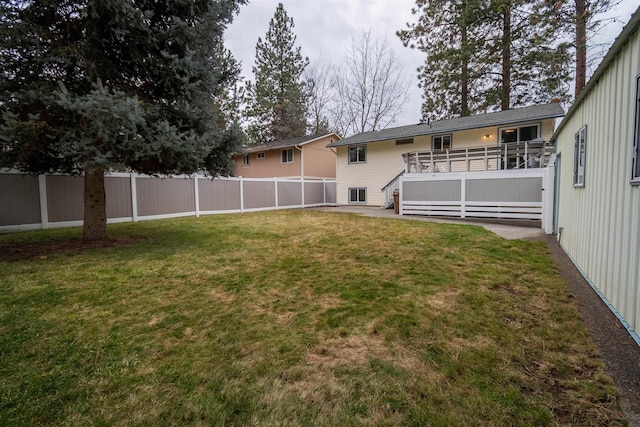 view of yard featuring a fenced backyard