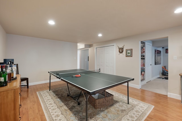 recreation room featuring recessed lighting, light wood-style flooring, and baseboards