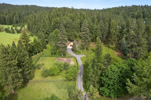 bird's eye view featuring a wooded view