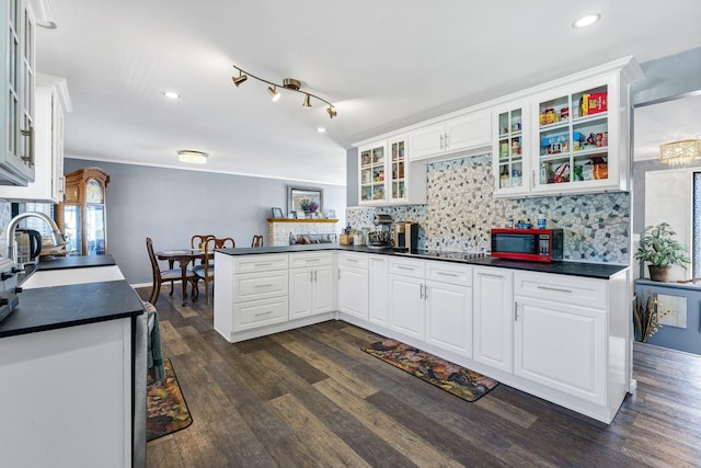 6514 N Sutherlin St, Spokane, WA 99208 - kitchen featuring a sink, a peninsula, dark countertops, tasteful backsplash, and recessed lighting