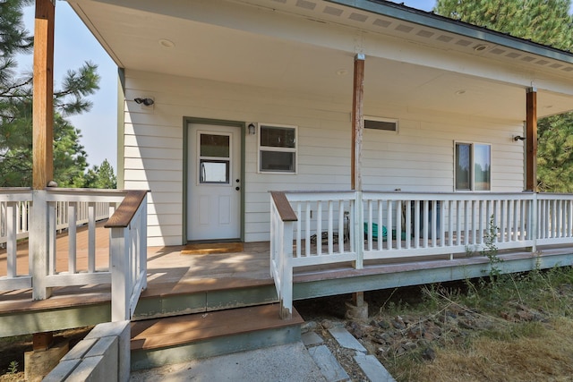 entrance to property featuring a porch