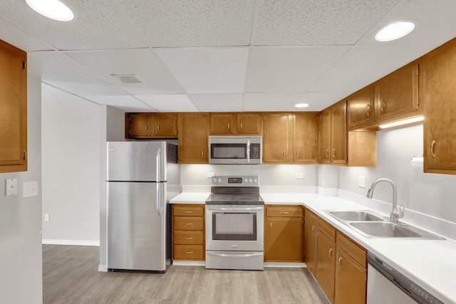 1311 S Westcliff Pl Unit 509, Spokane, WA 99224 - kitchen with stainless steel appliances, light wood-type flooring, a sink, light countertops, and a paneled ceiling