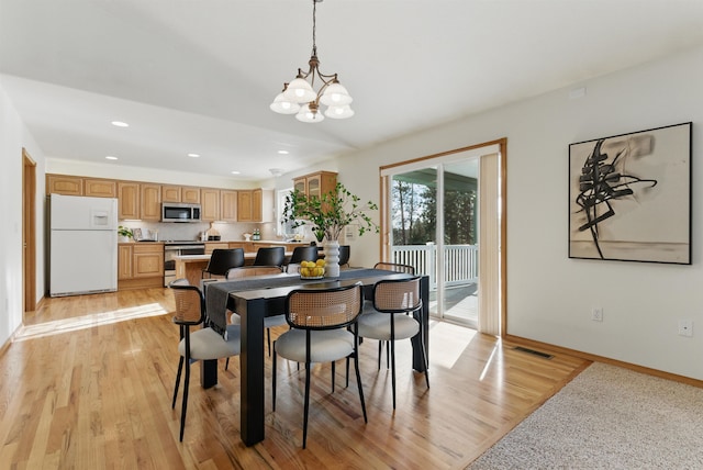 dining space featuring a chandelier, recessed lighting, visible vents, and light wood-style floors