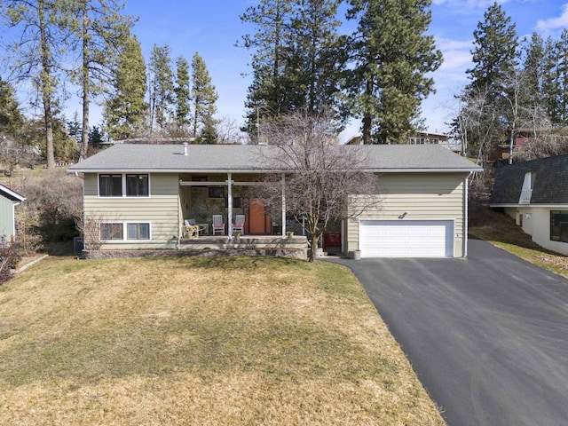 view of front of house with driveway and a front lawn