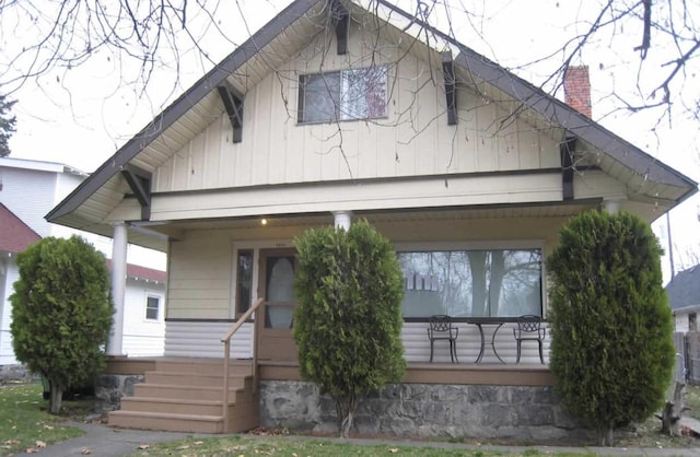 view of front of house featuring covered porch