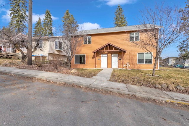 view of front facade featuring a front lawn and a garage