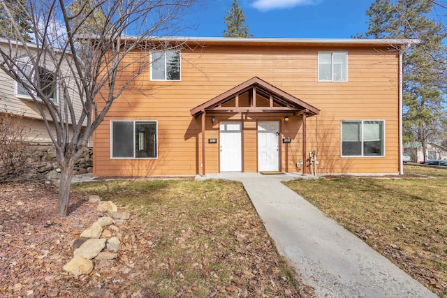 view of front of house featuring a front yard