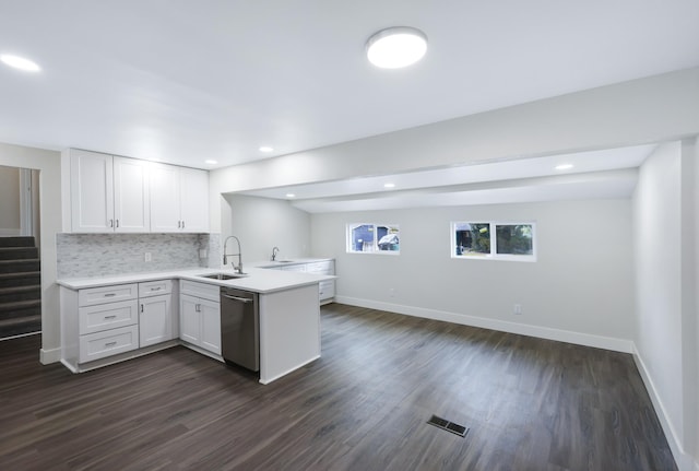 kitchen featuring visible vents, a sink, stainless steel dishwasher, a peninsula, and light countertops